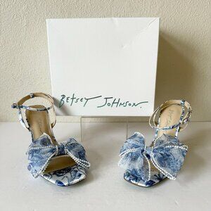 NEW Betsey Johnson Fawn Heels Bow Blue Floral Sandals Wedding Pumps Womens 9